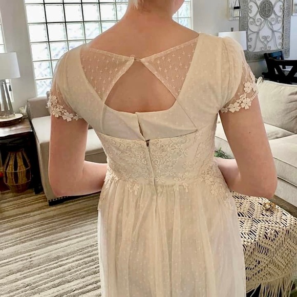 Galina Wedding Dress size 6 ivory cream lace overlay floral embroidered - Picture 10 of 10